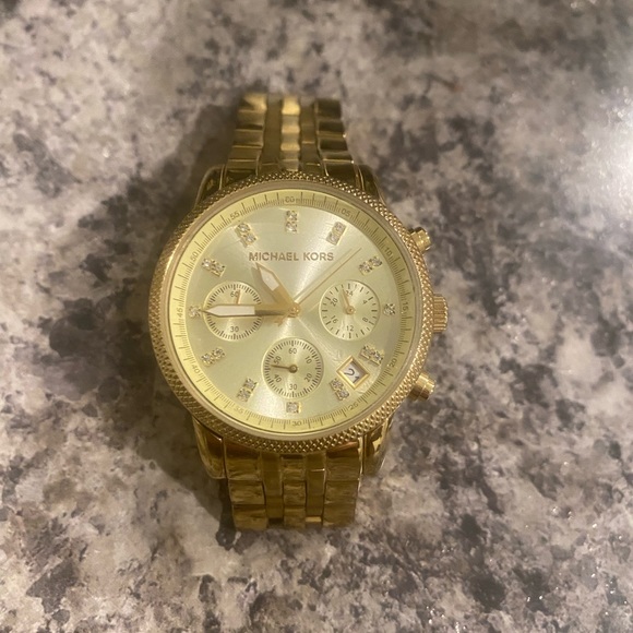 Gold Michale Kors watch - Picture 1 of 3